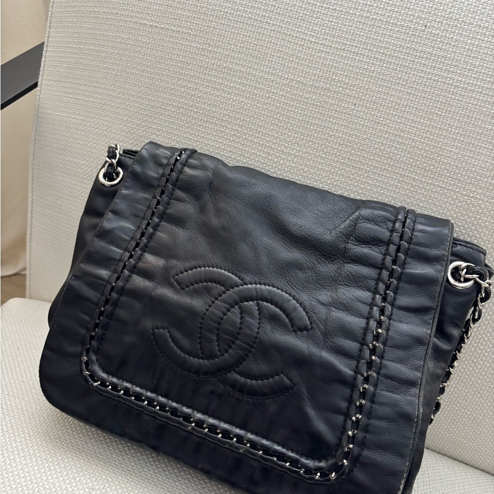 Vintage Black Quilted Shoulder Bag with Chain Trim